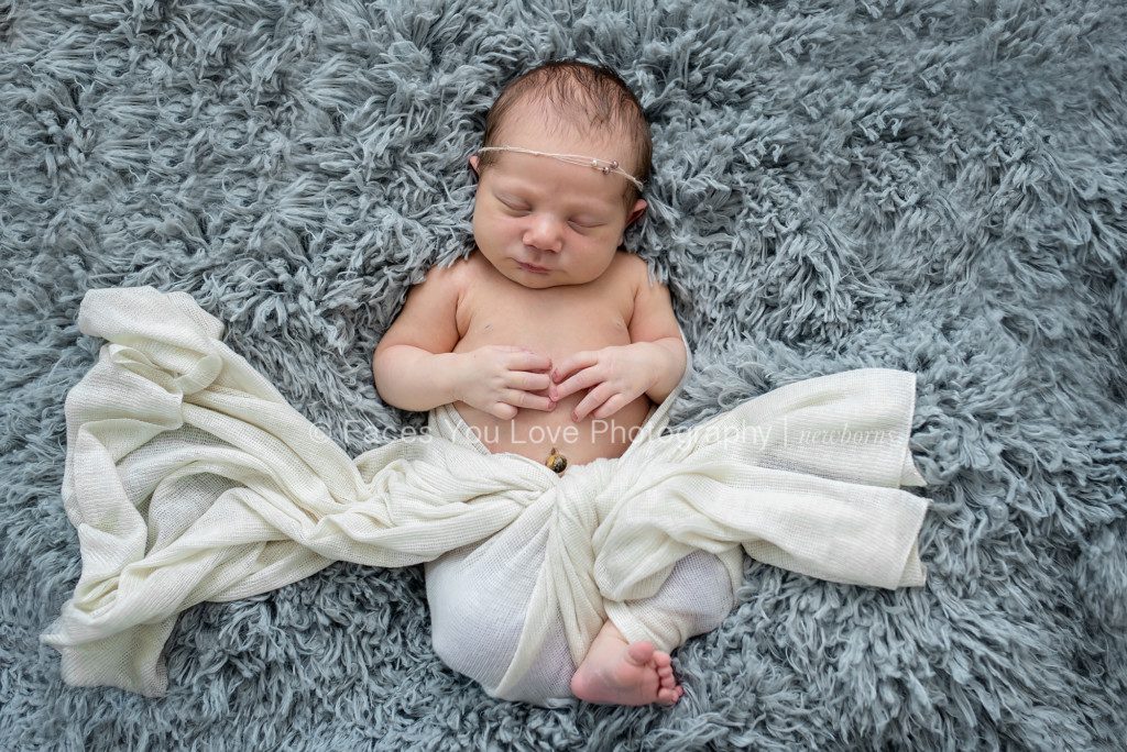 Newborn Photographer in Kansas City | facesyoulove.com