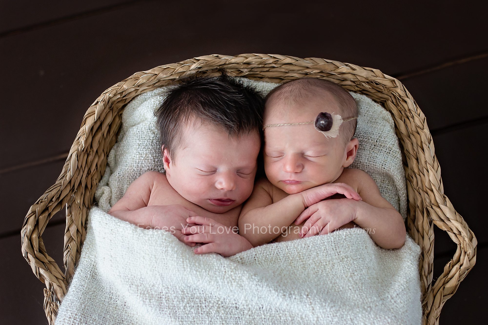 Kansas City Newborn Photo Session Twins | facesyoulove.com