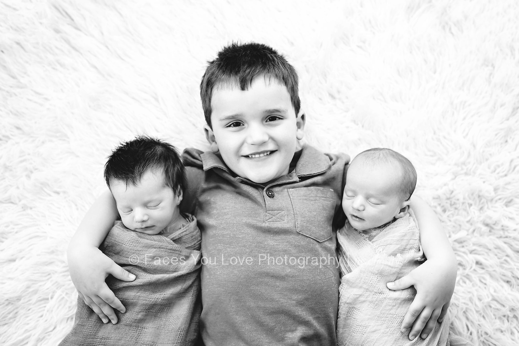 Sibling with Twins | facesyoulove.com