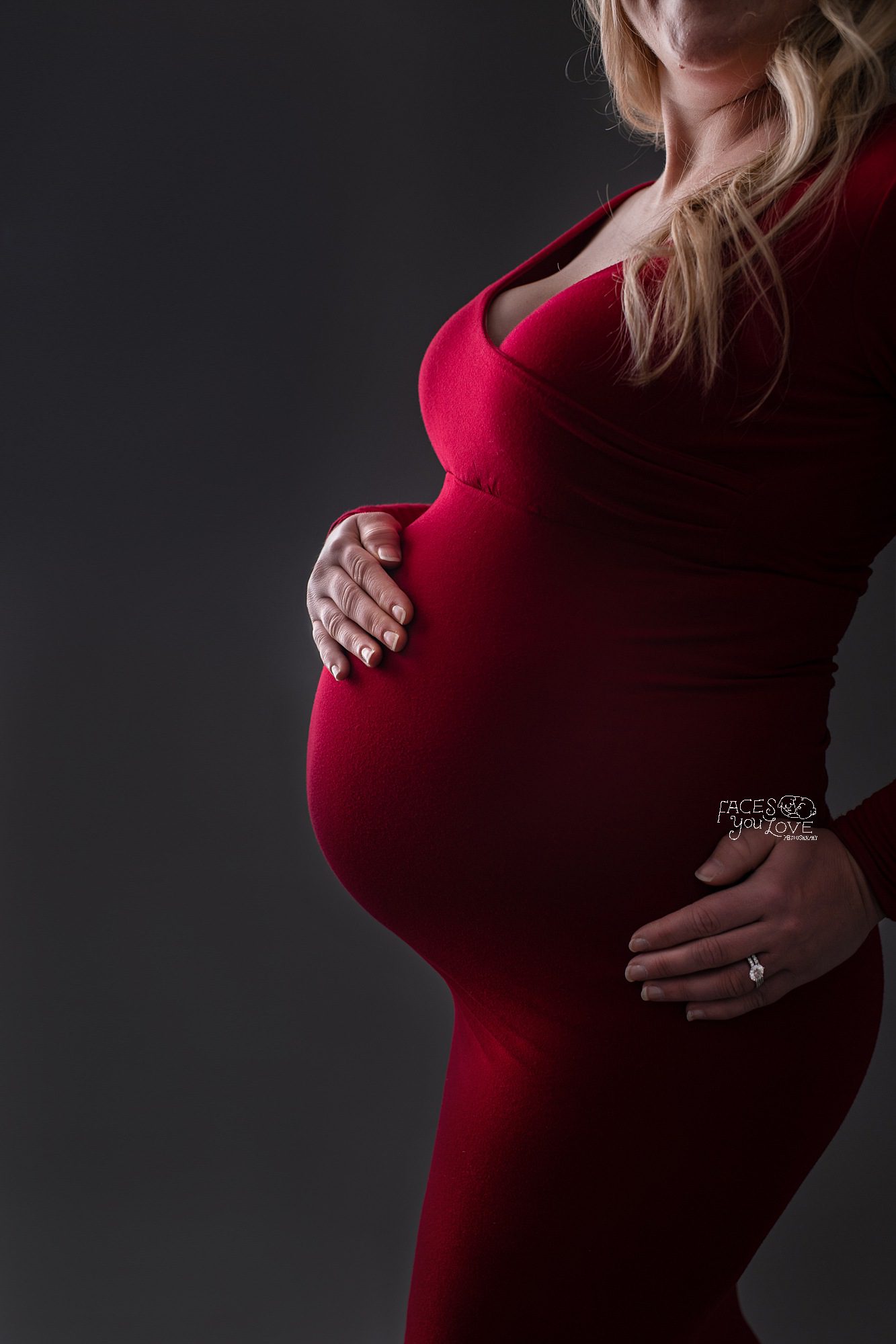 dramatic maternity, maternity in red, dramatic maternity portraits, Kansas City maternity