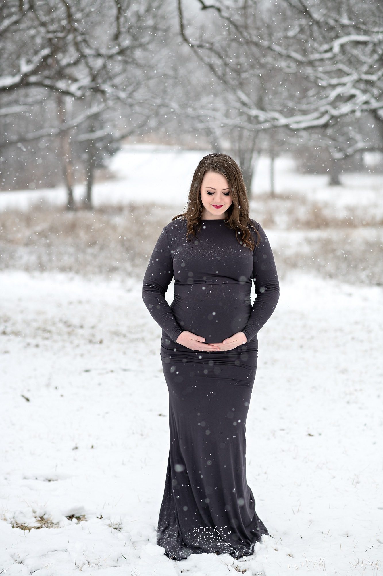 snowy maternity session, maternity pictures in snow, snow pictures, gray maternity dress, Kansas City maternity