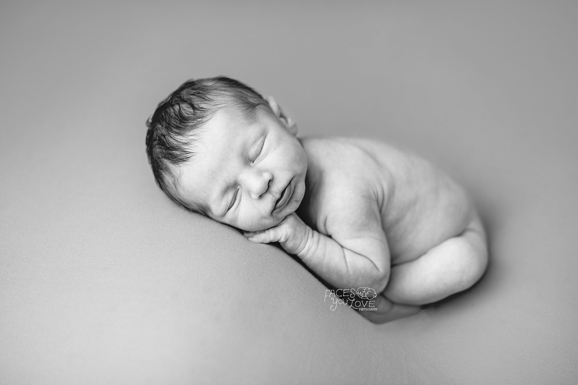simple newborn portraits, black and white baby picture, newborn session Kansas City, Kansas City baby photographer